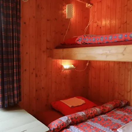 Stamsund Hostel אכסניה *