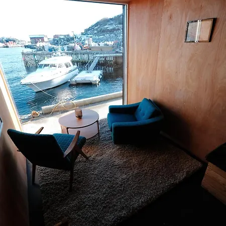 Stamsund Hostel Хостел *